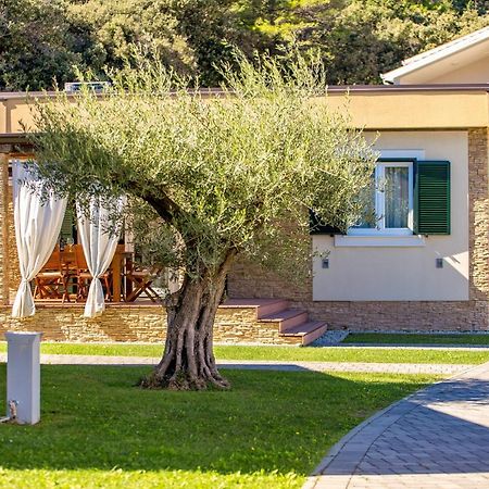 Lando Resort Kampor エクステリア 写真