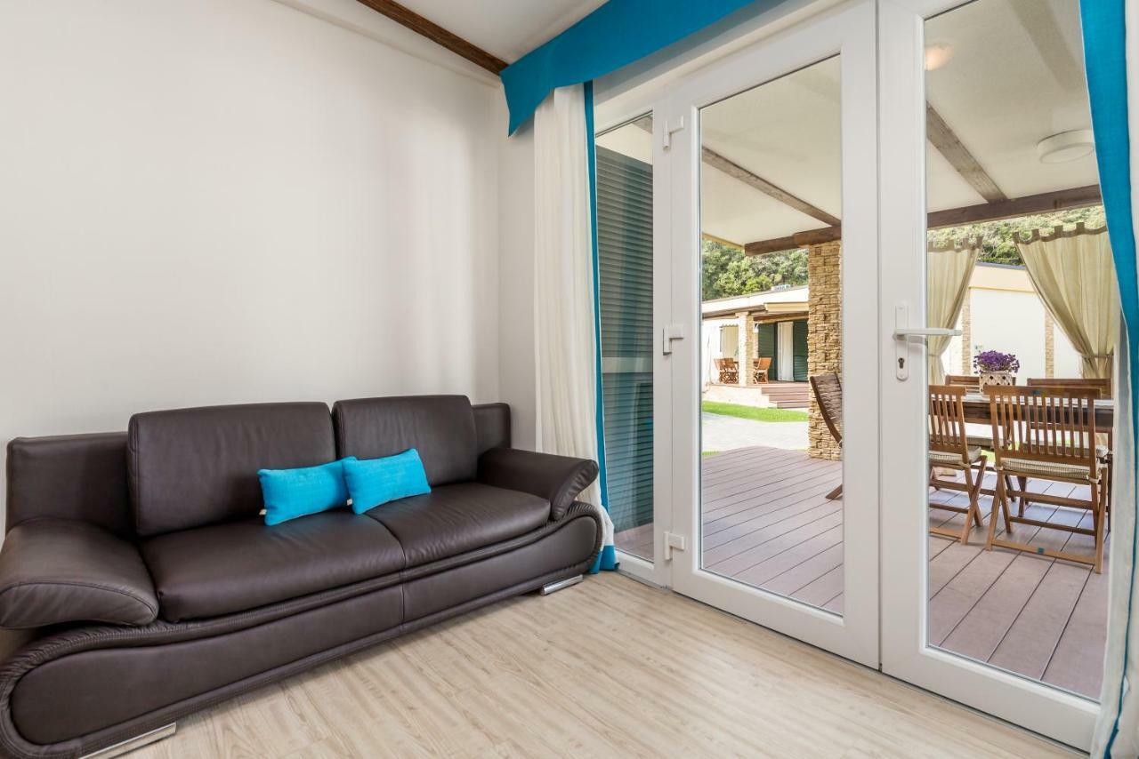 Lando Resort Kampor エクステリア 写真